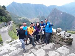 Llegada del grupo de excursionistas a Machu Picchu