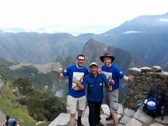 Llegada del grupo de excursionistas a Machu Picchu